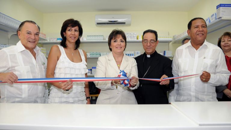 Promesecal entrega farmacia en Verón.