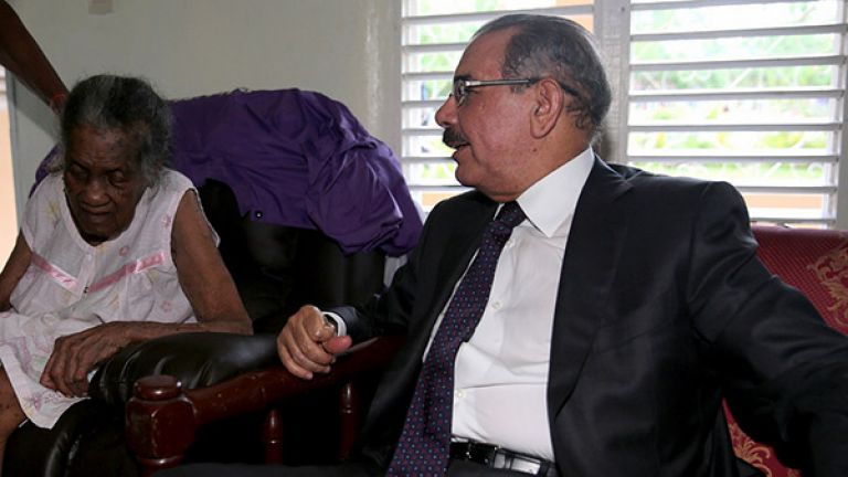 Bartola Cornelio, de 116 años, logra su sueño: conocer a Danilo Medina