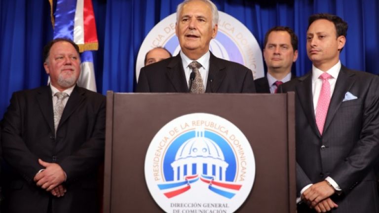 Director ejecutivo del CEI-RD, Jean Alain Rodríguez y el asesor de negocios del Poder Ejecutivo, Gerard Trudeau, durante rueda de prensa en el Salón Orlando Martínez, del Palacio Nacional, 