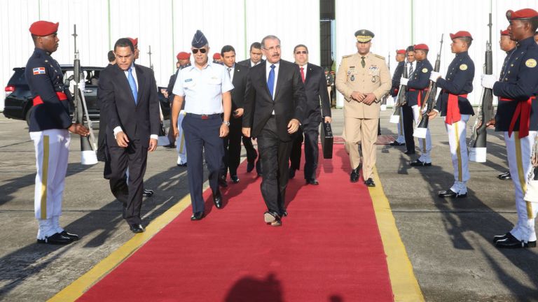 DAnilo Medina llegando de Costa Rica