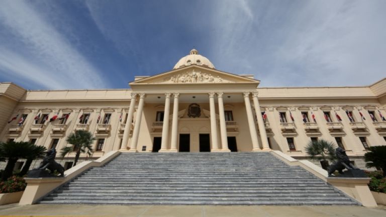 Fachada frontal Palacio Nacional, República Dominicana