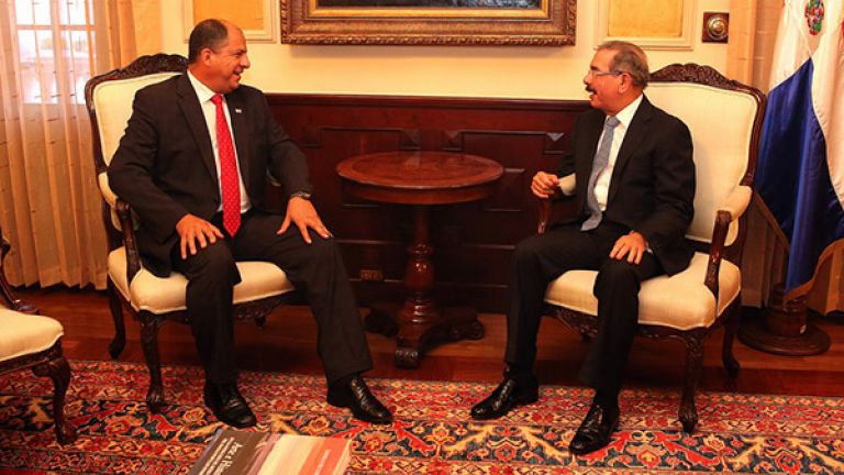 Danilo Medina junto al nuevo presidente de Costa Rica, Luis Guillermo Solís