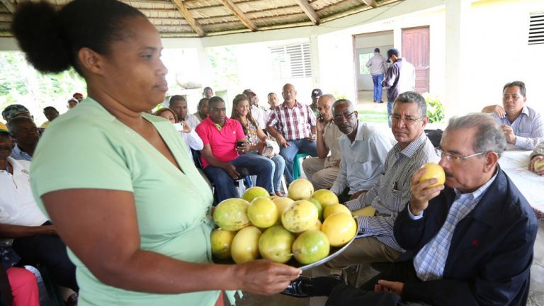 Danilo Medina huele chinola