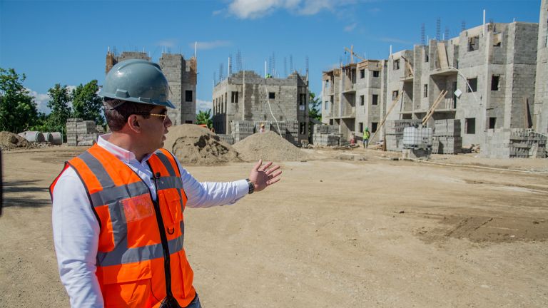 Ingeniero trabaja en comunidad La Soledad, Espaillat 