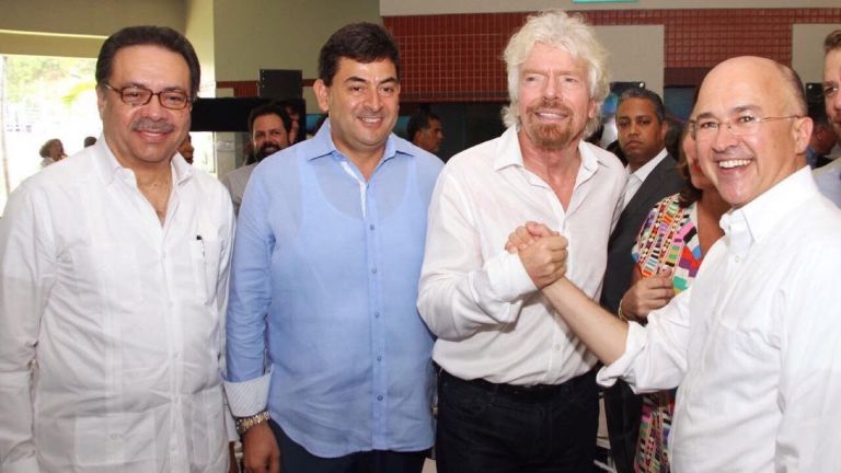 Ministro de Medioambiente, Francisco Domínguez Brito y el ambientalista Richard Branson,