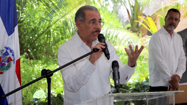 Danilo con hoteleros. Discurso.
