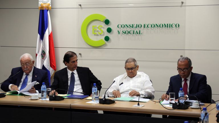 Comité Técnico de Apoyo (CTA) durante la presentación del borrador consensuado del Pacto al Comité de Coordinación Conjunta. 