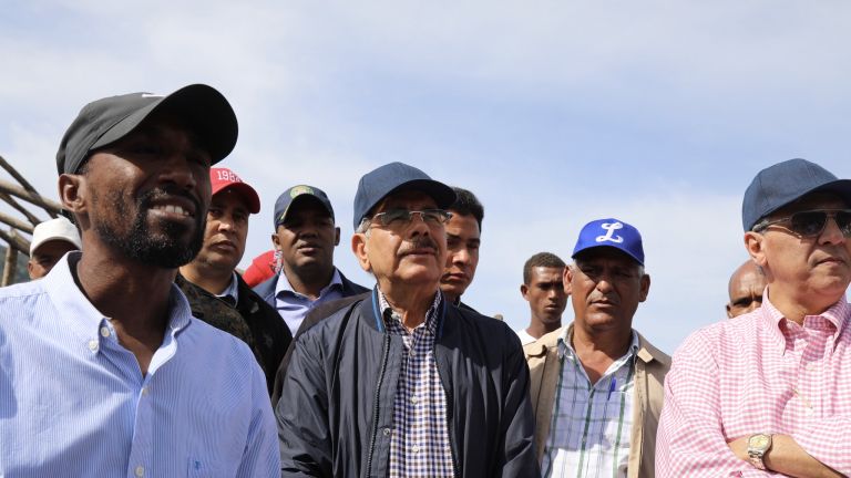 Danilo Medina con campesinos 