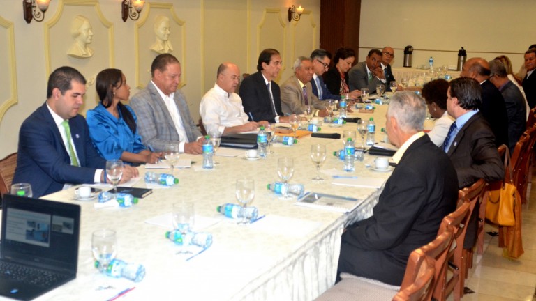 Reunión de la Comisión Presidencial para la rehabilitación, saneamiento y uso sostenible de la cuenca de los ríos Ozama e Isabela (COI)