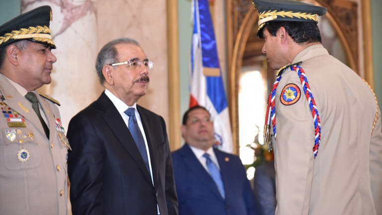 Presidente recibe saludos de oficiales militares y policiales; renuevan compromiso y lealtad