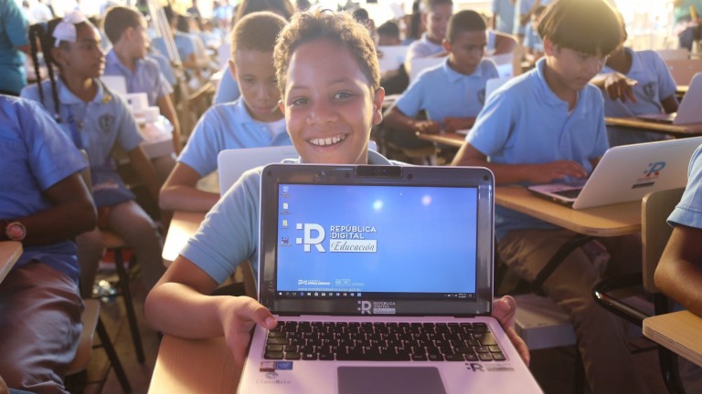 Estudiante con laptop