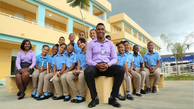 Hato Mayor: Revolución Educativa se consolida. Danilo entrega dos escuelas y edificio administrativo