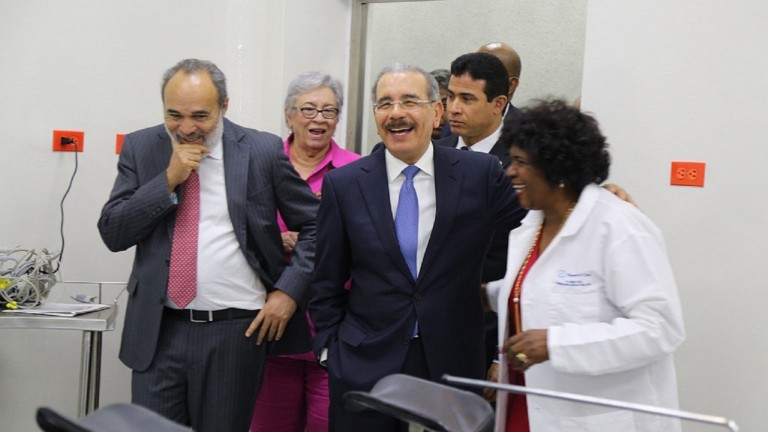 Danilo Medina cumple con los comunitarios de Polo, les entrega hospital remozado y equipado