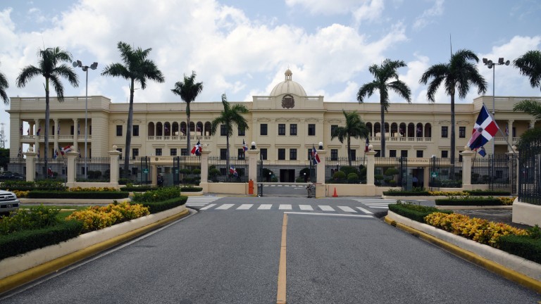 Fachada frontal del Palacio Nacional, RD