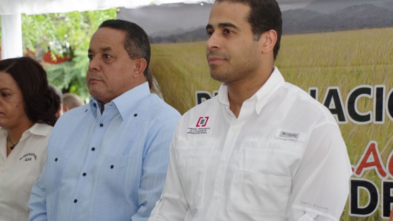 Gobierno inicia segunda fase de titulación en Azua; más de 2,000 parceleros serán beneficiados