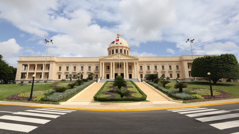 Fachada frontal Palacio Nacional, República Dominicana