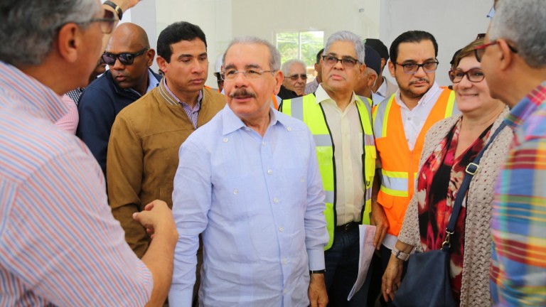 Danilo supervisa planta de lácteos en Hato Mayor