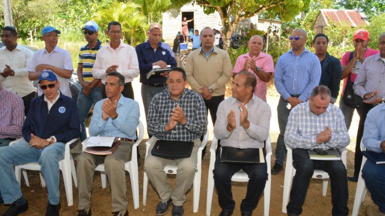 Comisión del Gobierno se reúne con cooperativas de María Trinidad Sánchez para cumplir compromisos asumidos por Danilo en Visita Sorpresa
