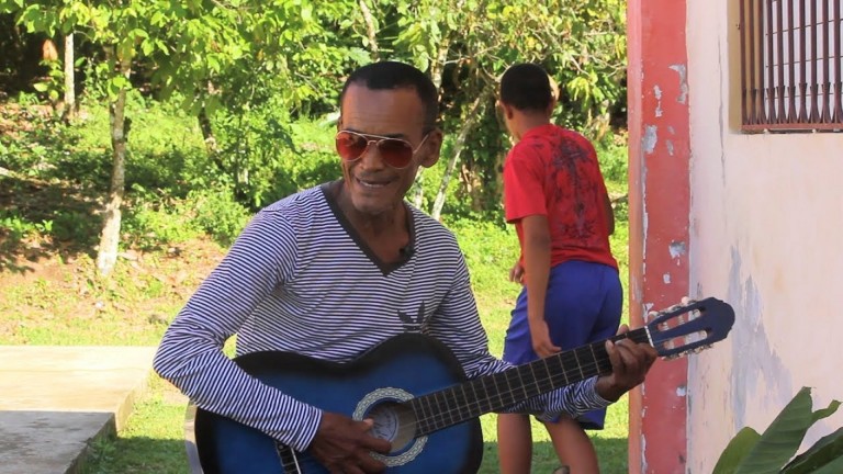 José Espinosa canta en Vicentillo