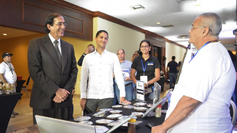 Ministro de la Presidencia, Gustavo Montalvo, recorre la Semana Mipymes 2018