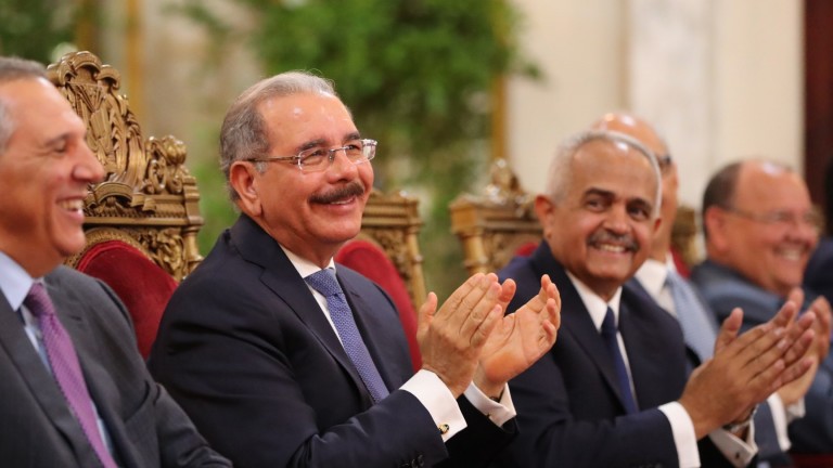 Gobierno celebra Día del Profesional Agropecuario. Entrega 200 pensiones con seguro médico 