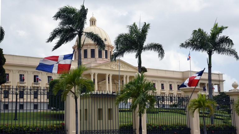 Presidente instruye a Ministerio Energía y Minas regular y disponer todo lo relativo a explotación y exportación ámbar y larimar