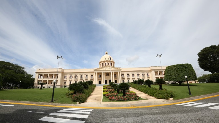 Fachada frontal Palacio Nacional, República Dominicana