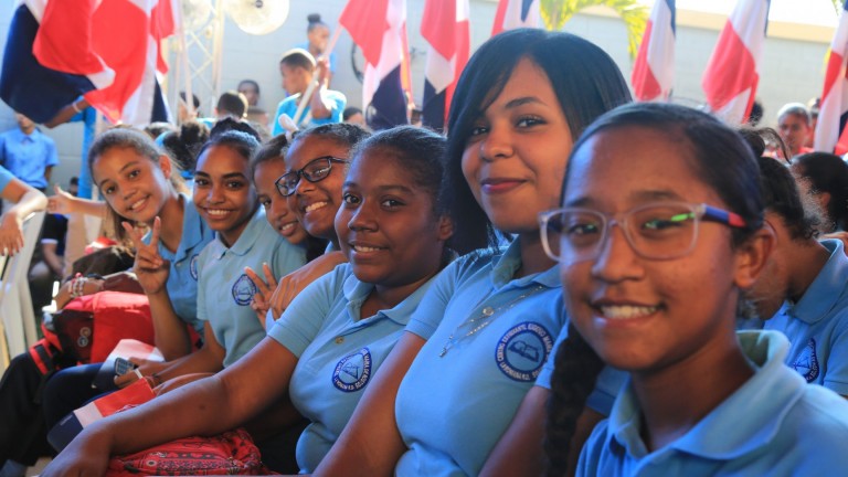 Danilo entrega cuatro escuela en Villa Hermosa, La Romana