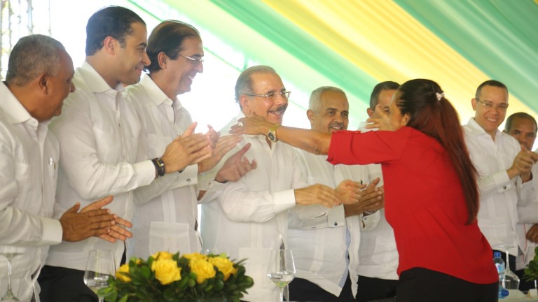 Danilo Medina entrega 865 títulos propiedad a productores de Monte Cristi. Parceleros afirman “nos hizo lo que nunca nadie nos había hecho”