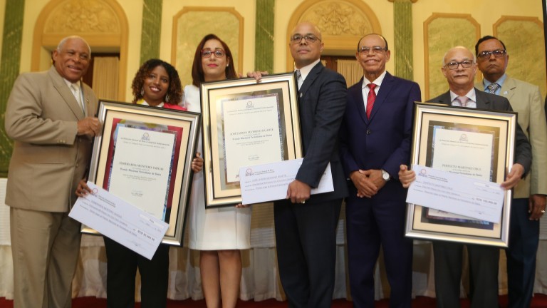 Dirección General de Ética e Integridad Gubernamental otorga Premio Nacional de Periodismo de Datos