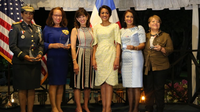 Primera dama asiste a recepción y homenajes de la embajada Estados Unidos con motivo del Día Internacional de la Mujer