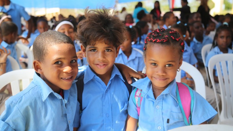 Entrega, Inauguración de escuela 