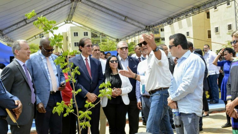 Gustavo Montalvo encabeza acto entrega Plaza del Bolsillo Ciudad Juan Bosch