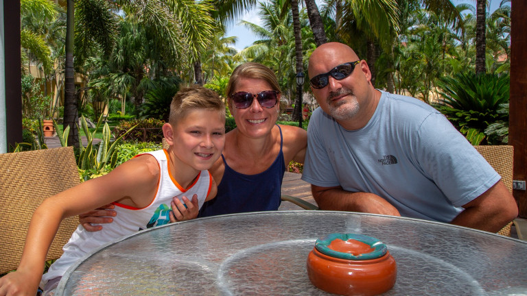 Safe in DR. It’s been a great experience: Mary Beth llegó a Punta Cana con su esposo Andy a celebrar las bodas de oro de sus suegros