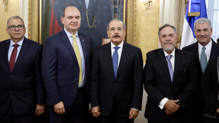 Miembros ADOCEM visitan el Palacio Nacional