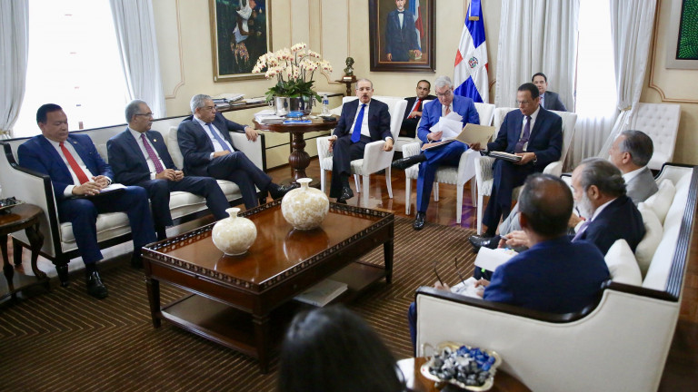 reunión sector educativo en el Palacio Nacional