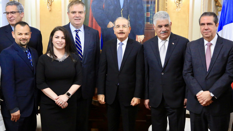 ejecutivos de Jetblue en visita al Palacio Nacional