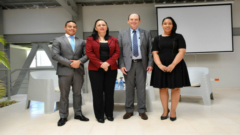 Embajador de Israel, Daniel Biran Bayor junto a representantes del CONAPE