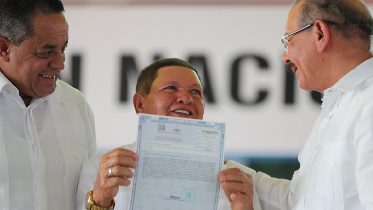 Danilo Medina entrega títulos propiedad en Valverde 