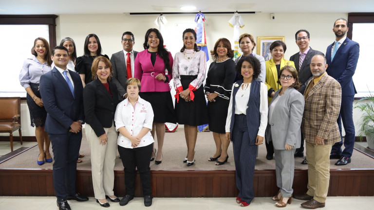 Despacho Primera Dama, Ministerio Juventud y Fundación LOATA firman convenio en beneficio jóvenes con habilidades diferentes