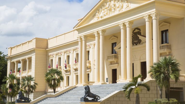 Fachada frontal Palacio Nacional, República Dominicana