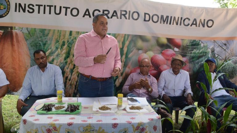 El director general del IAD, Emilio Toribio Olivo en Yamasa