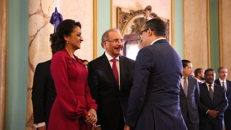 Presidente Danilo Medina y primera dama, Cándida Montilla de Medina, reciben saludos de Año Nuevo en el Palacio Nacional