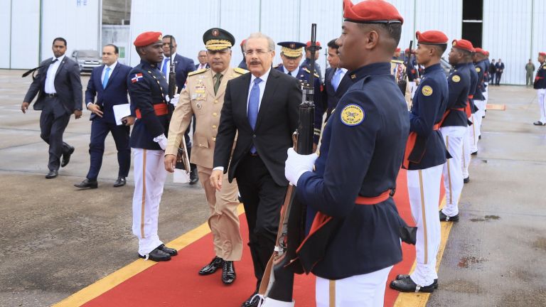 Danilo Medina sale a Guatemala 