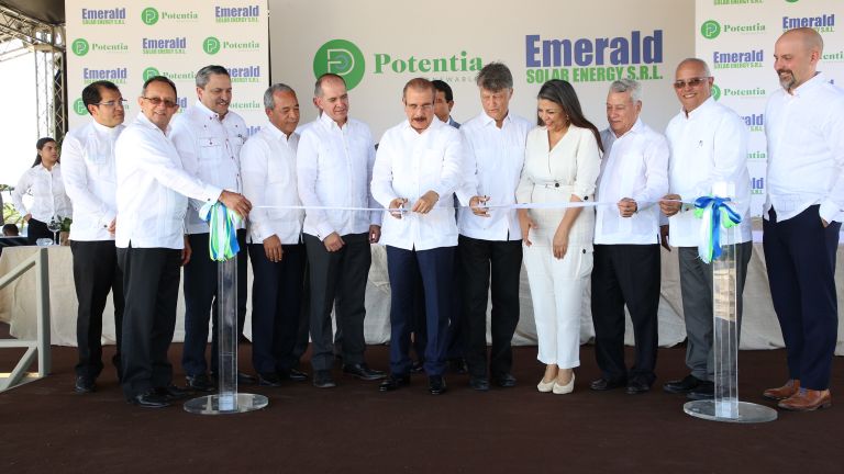 Danilo Medina en parque Solar Canoa, Barahona