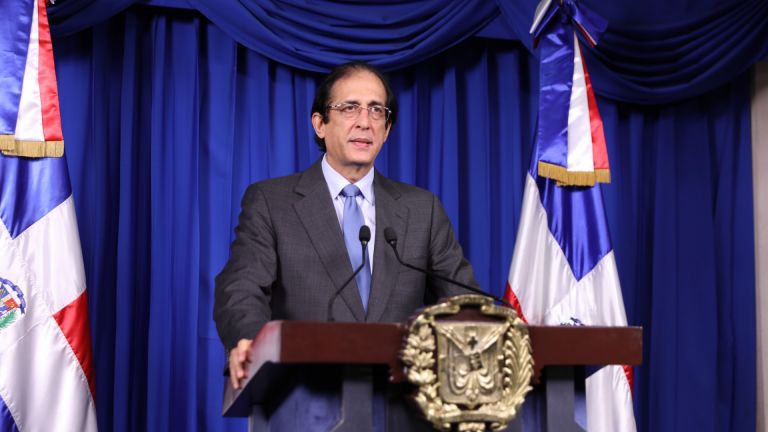 Ministro de la Presidencia, Gustavo Montalvo durante la rueda de prensa