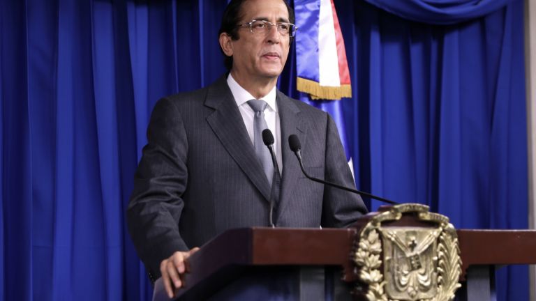 Ministro de la Presidencia, Gustavo Montalvo durante la rueda de prensa