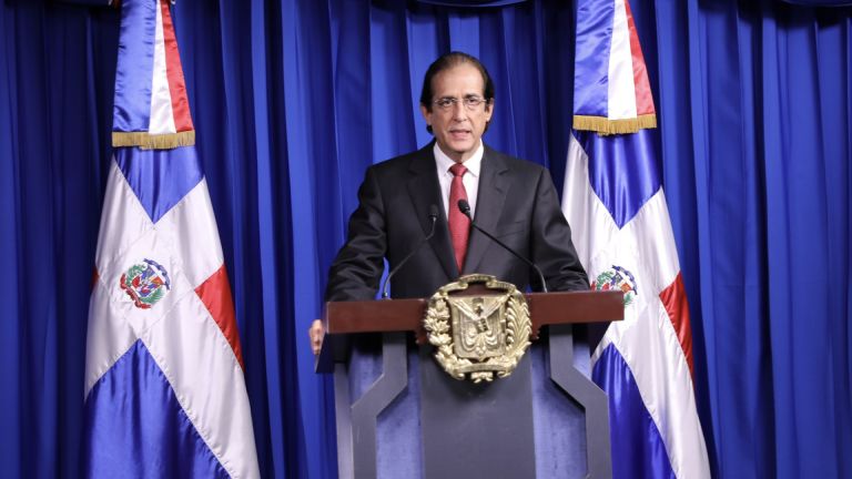 Ministro de la Presidencia, Gustavo Montalvo durante la rueda de prensa