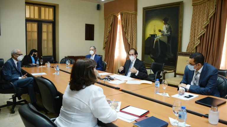 Ministro de la Presidencia, Gustavo Montalvo, encabeza reunión