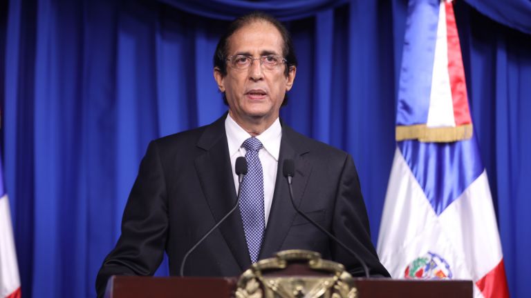 Ministro de la Presidencia, Gustavo Montalvo, durante la rueda de prensa